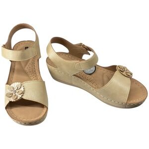 GC Shoes Maxwell Off White Flower Wedge Sandals Comfort Slingback 7.5